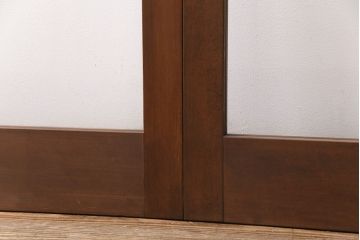 ガラス戸2枚をリペア&カスタム!設置場所に合わせてリサイズ。引き手の交換。戸車は取り外し、濃い茶色で着色し仕上げ。(引き戸、建具)