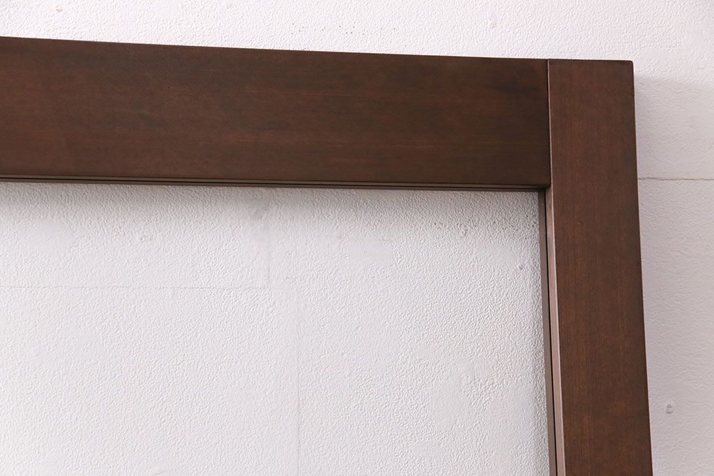 ガラス戸2枚をリペア&カスタム!設置場所に合わせてリサイズ。引き手の交換。戸車は取り外し、濃い茶色で着色し仕上げ。(引き戸、建具)