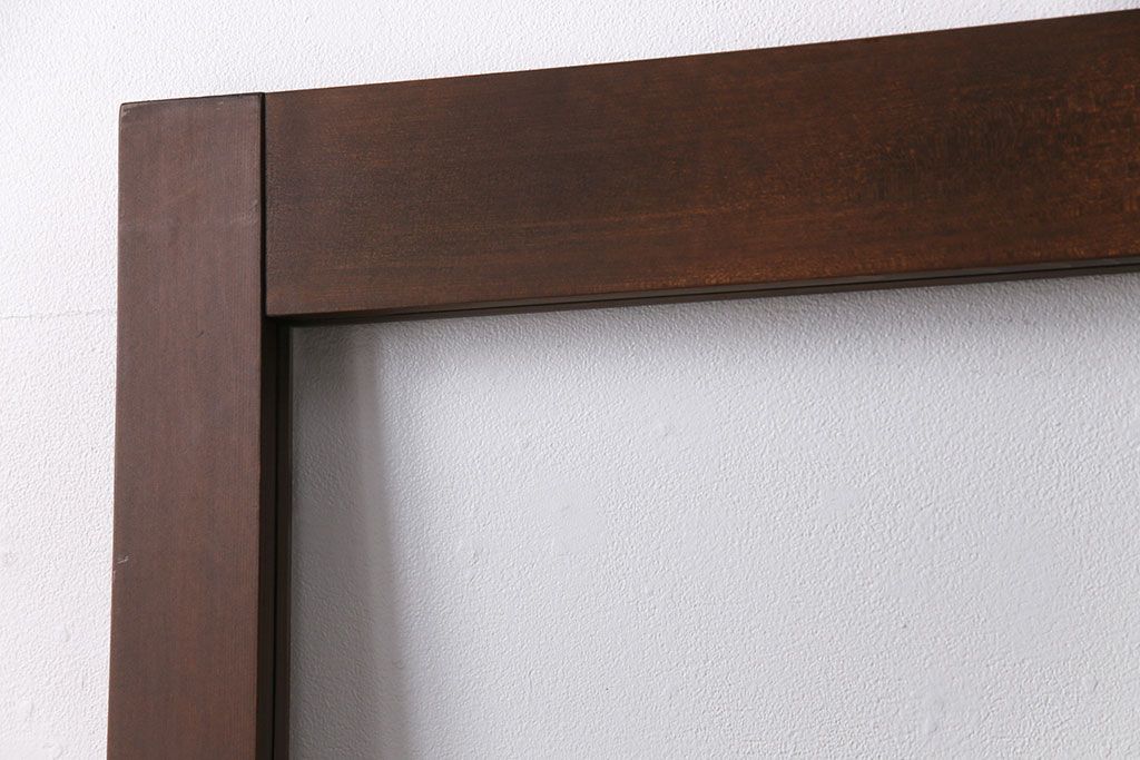 ガラス戸2枚をリペア&カスタム!設置場所に合わせてリサイズ。引き手の交換。戸車は取り外し、濃い茶色で着色し仕上げ。(引き戸、建具)