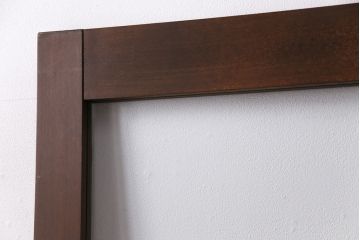 ガラス戸2枚をリペア&カスタム!設置場所に合わせてリサイズ。引き手の交換。戸車は取り外し、濃い茶色で着色し仕上げ。(引き戸、建具)