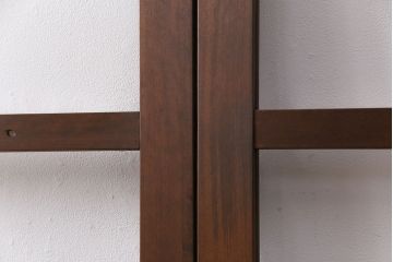 ガラス戸2枚をリペア&カスタム!設置場所に合わせてリサイズ。引き手の交換。戸車は取り外し、濃い茶色で着色し仕上げ。(引き戸、建具)