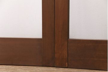 ガラス戸2枚をリペア&カスタム!設置場所に合わせてリサイズ。引き手の交換。戸車は取り外し、濃い茶色で着色し仕上げ。(引き戸、建具)