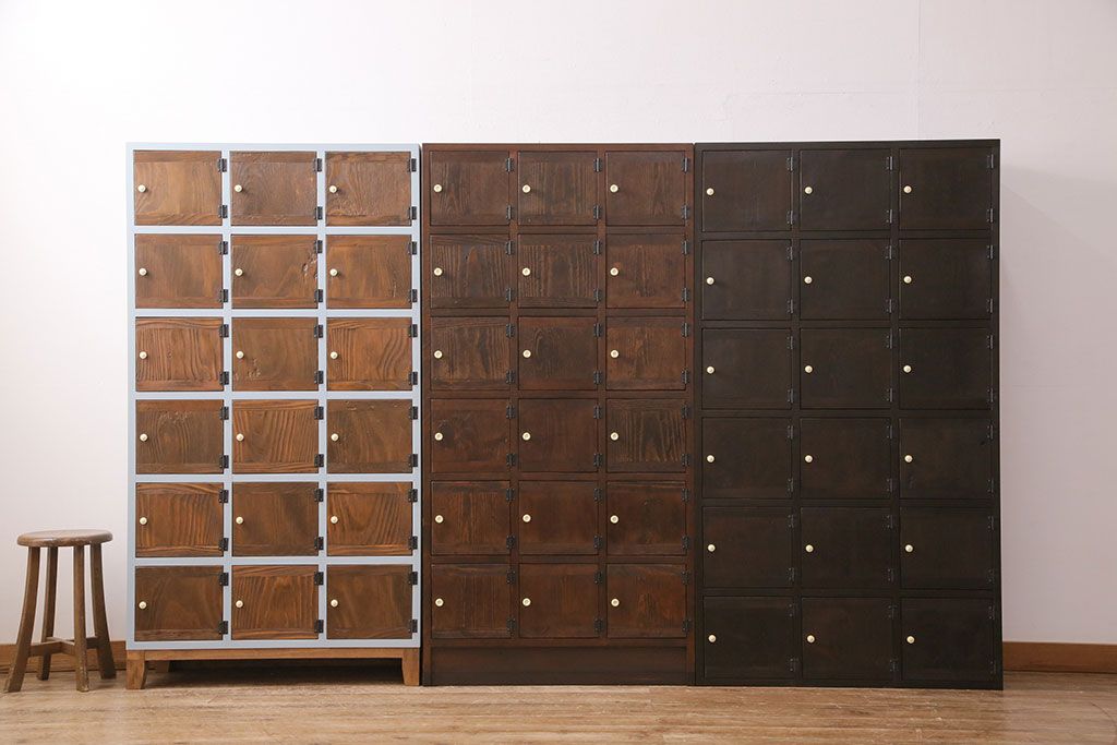 マス目棚3点をリペア&カスタム!。、3点の高さを揃えるため、左右のマス目棚は脚をカット、中央のマス目棚は土台を新たに製作。(収納棚、下駄箱、戸棚)