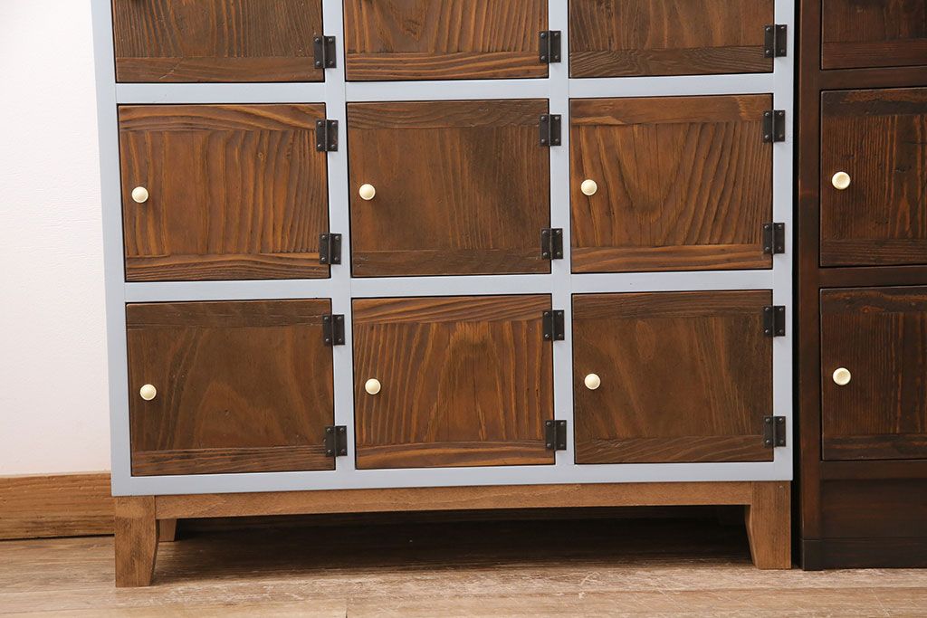 マス目棚3点をリペア&カスタム!。、3点の高さを揃えるため、左右のマス目棚は脚をカット、中央のマス目棚は土台を新たに製作。(収納棚、下駄箱、戸棚)