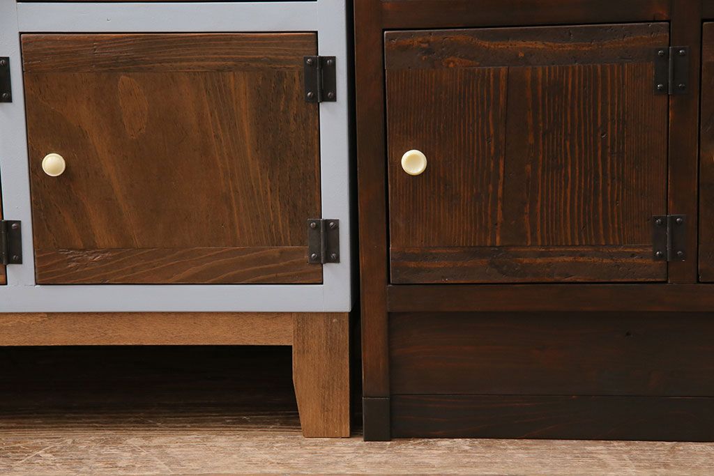 マス目棚3点をリペア&カスタム!。、3点の高さを揃えるため、左右のマス目棚は脚をカット、中央のマス目棚は土台を新たに製作。(収納棚、下駄箱、戸棚)