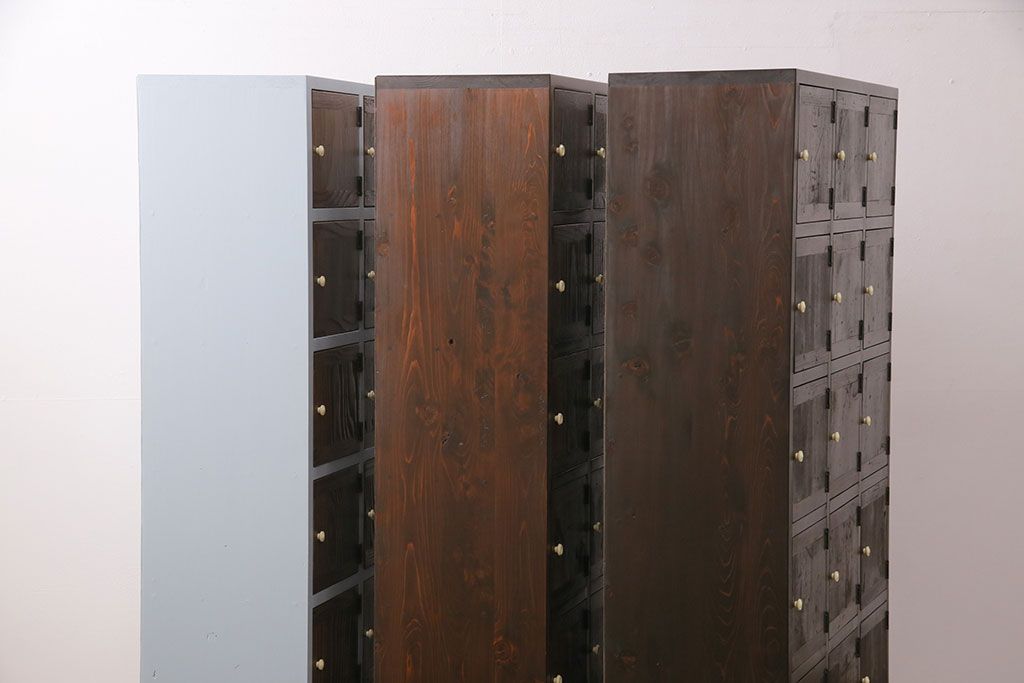 マス目棚3点をリペア&カスタム!。、3点の高さを揃えるため、左右のマス目棚は脚をカット、中央のマス目棚は土台を新たに製作。(収納棚、下駄箱、戸棚)