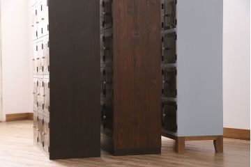 マス目棚3点をリペア&カスタム!。、3点の高さを揃えるため、左右のマス目棚は脚をカット、中央のマス目棚は土台を新たに製作。(収納棚、下駄箱、戸棚)