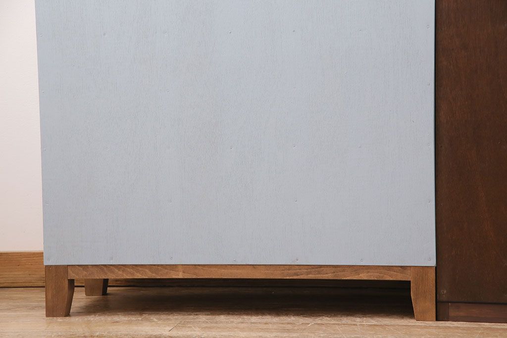 マス目棚3点をリペア&カスタム!。、3点の高さを揃えるため、左右のマス目棚は脚をカット、中央のマス目棚は土台を新たに製作。(収納棚、下駄箱、戸棚)