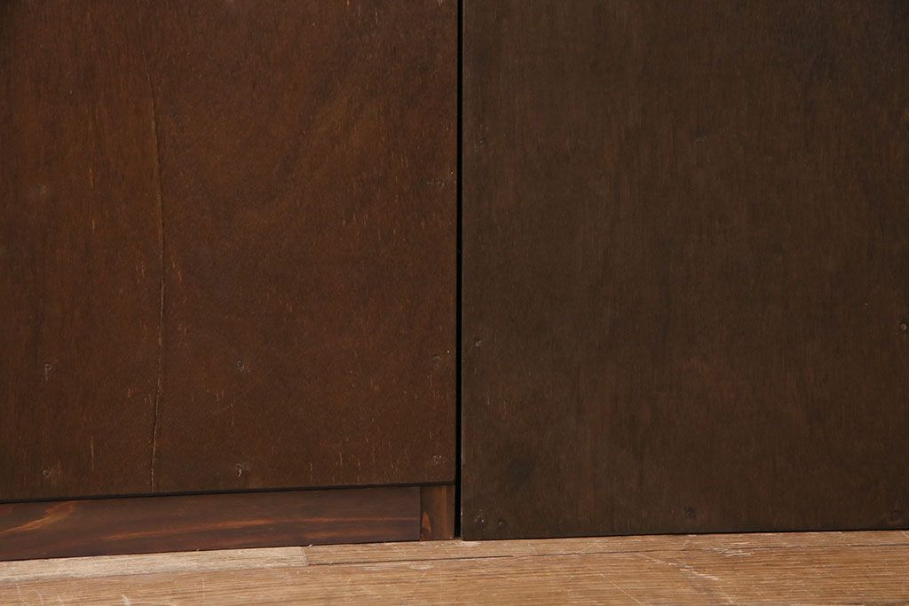 マス目棚3点をリペア&カスタム!。、3点の高さを揃えるため、左右のマス目棚は脚をカット、中央のマス目棚は土台を新たに製作。(収納棚、下駄箱、戸棚)