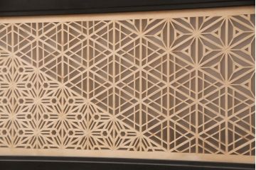 組子欄間をリペア&カスタム!表面にはクリアガラス、裏面にはすりガラスを組み入れ。(明り取り、明かり取り)