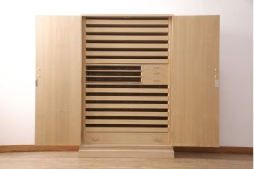 加茂総桐箪笥の見た目を変えずに綺麗にリペア!高品質リペアを施し、木地色仕上げ。(総桐たんす、衣装箪笥、着物箪笥、和タンス)