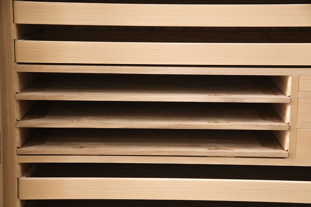 加茂総桐箪笥の見た目を変えずに綺麗にリペア!高品質リペアを施し、木地色仕上げ。(総桐たんす、衣装箪笥、着物箪笥、和タンス)