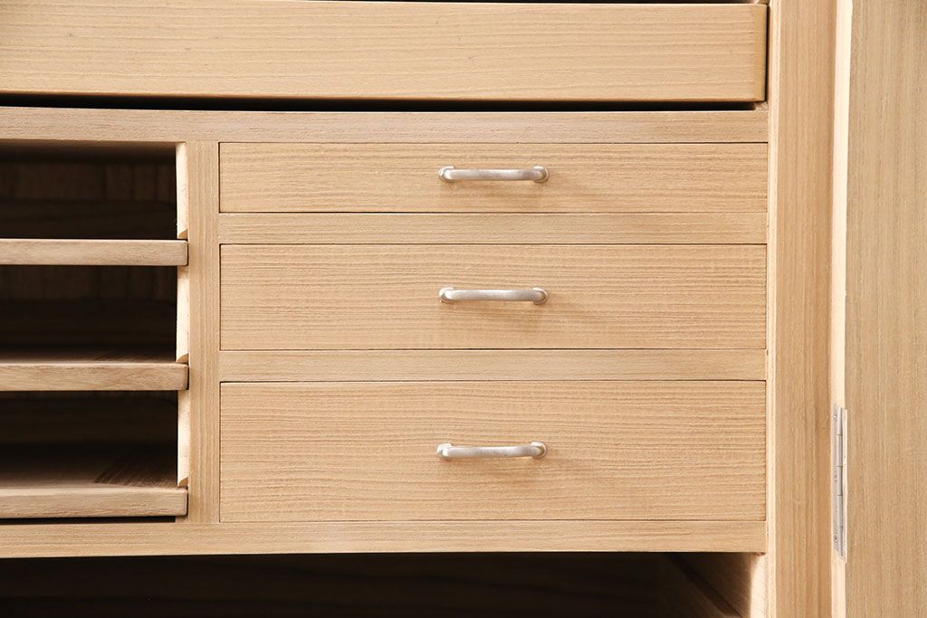 加茂総桐箪笥の見た目を変えずに綺麗にリペア!高品質リペアを施し、木地色仕上げ。(総桐たんす、衣装箪笥、着物箪笥、和タンス)