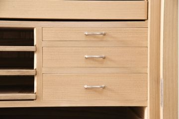 加茂総桐箪笥の見た目を変えずに綺麗にリペア!高品質リペアを施し、木地色仕上げ。(総桐たんす、衣装箪笥、着物箪笥、和タンス)