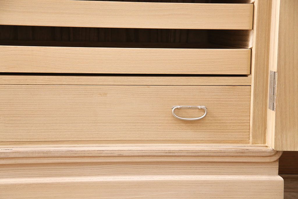 加茂総桐箪笥の見た目を変えずに綺麗にリペア!高品質リペアを施し、木地色仕上げ。(総桐たんす、衣装箪笥、着物箪笥、和タンス)