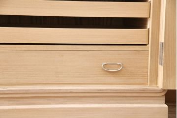 加茂総桐箪笥の見た目を変えずに綺麗にリペア!高品質リペアを施し、木地色仕上げ。(総桐たんす、衣装箪笥、着物箪笥、和タンス)