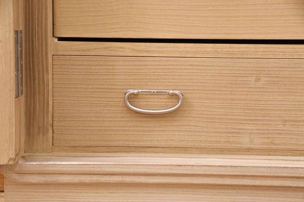 加茂総桐箪笥の見た目を変えずに綺麗にリペア!高品質リペアを施し、木地色仕上げ。(総桐たんす、衣装箪笥、着物箪笥、和タンス)