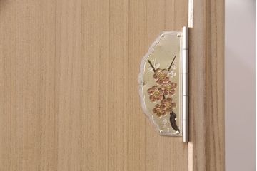 加茂総桐箪笥の見た目を変えずに綺麗にリペア!高品質リペアを施し、木地色仕上げ。(総桐たんす、衣装箪笥、着物箪笥、和タンス)