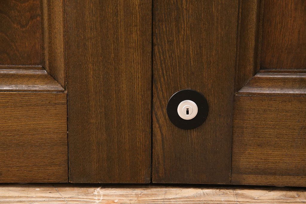 ガラス戸4枚をリペア&カスタム!クリアガラスに入れ替え。戸車、サムターン錠を取り付け。外部用塗装で仕上げ。(引き戸、建具)