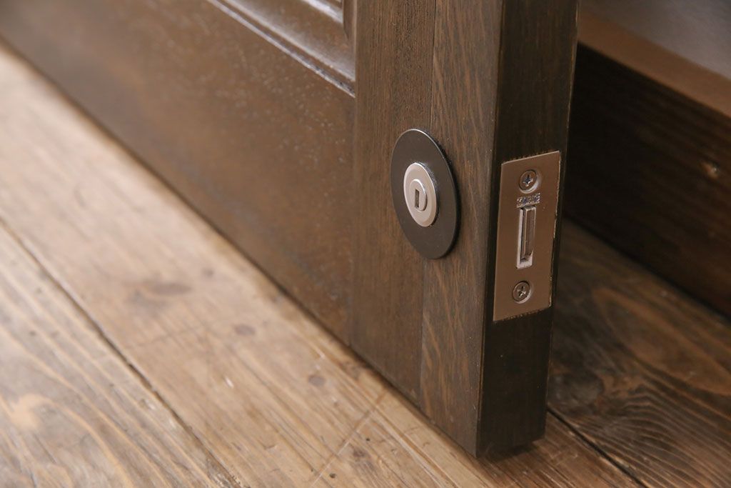 ガラス戸4枚をリペア&カスタム!クリアガラスに入れ替え。戸車、サムターン錠を取り付け。外部用塗装で仕上げ。(引き戸、建具)