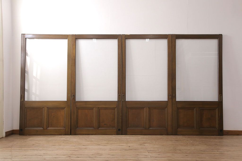 ガラス戸4枚をリペア&カスタム!クリアガラスに入れ替え。戸車、サムターン錠を取り付け。外部用塗装で仕上げ。(引き戸、建具)