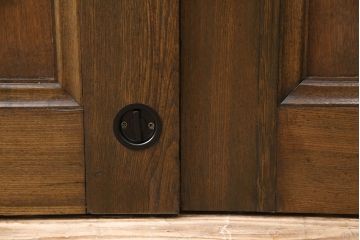 ガラス戸4枚をリペア&カスタム!クリアガラスに入れ替え。戸車、サムターン錠を取り付け。外部用塗装で仕上げ。(引き戸、建具)