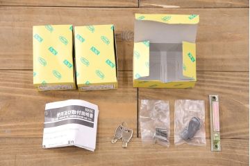 ガラス戸4枚をリペア&カスタム!クリアガラスに入れ替え。戸車、サムターン錠を取り付け。外部用塗装で仕上げ。(引き戸、建具)