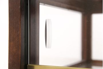 木製ガラスケースの見た目を変えずに綺麗にリペア!傷の補修を行い、ワックス仕上げ。(ショーケース、陳列棚)