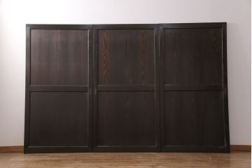 明治期の帯戸をリペア&カスタム!設置場所に合わせてリサイズし、吊り戸仕様に加工。濃い茶色で着色し仕上げ。(引き戸、建具)