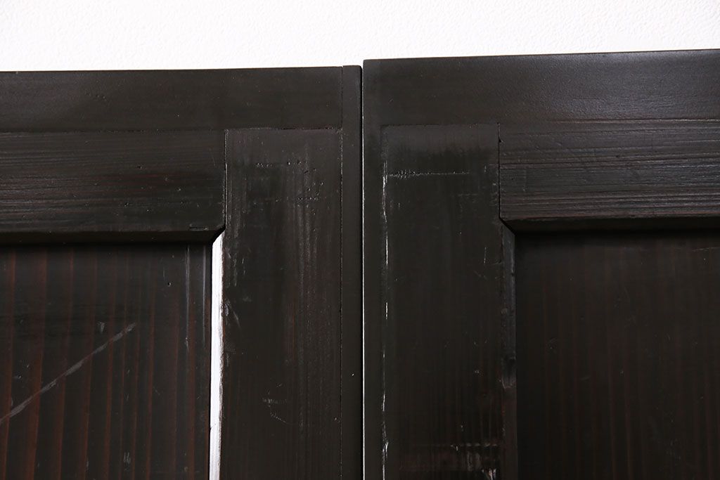 明治期の帯戸をリペア&カスタム!設置場所に合わせてリサイズし、吊り戸仕様に加工。濃い茶色で着色し仕上げ。(引き戸、建具)
