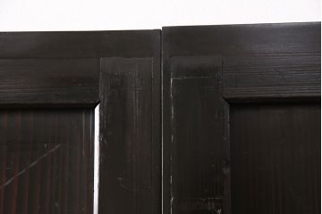 明治期の帯戸をリペア&カスタム!設置場所に合わせてリサイズし、吊り戸仕様に加工。濃い茶色で着色し仕上げ。(引き戸、建具)