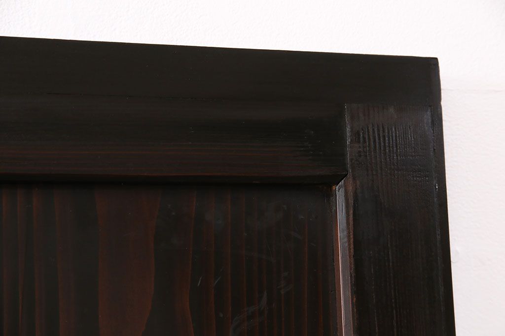 明治期の帯戸をリペア&カスタム!設置場所に合わせてリサイズし、吊り戸仕様に加工。濃い茶色で着色し仕上げ。(引き戸、建具)