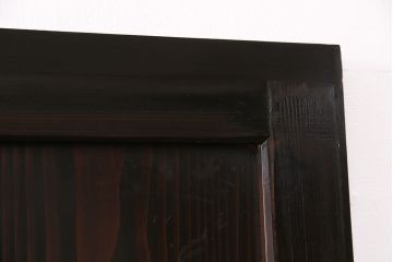 明治期の帯戸をリペア&カスタム!設置場所に合わせてリサイズし、吊り戸仕様に加工。濃い茶色で着色し仕上げ。(引き戸、建具)
