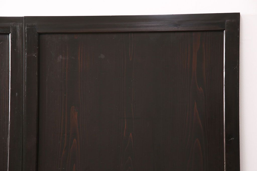 明治期の帯戸をリペア&カスタム!設置場所に合わせてリサイズし、吊り戸仕様に加工。濃い茶色で着色し仕上げ。(引き戸、建具)