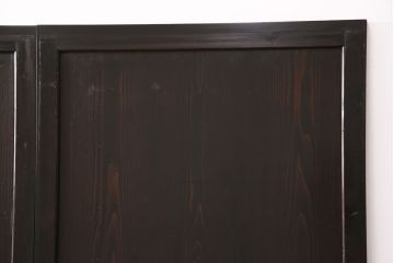 明治期の帯戸をリペア&カスタム!設置場所に合わせてリサイズし、吊り戸仕様に加工。濃い茶色で着色し仕上げ。(引き戸、建具)