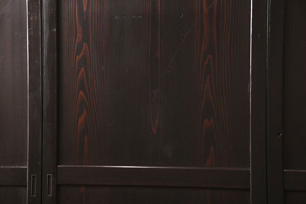 明治期の帯戸をリペア&カスタム!設置場所に合わせてリサイズし、吊り戸仕様に加工。濃い茶色で着色し仕上げ。(引き戸、建具)