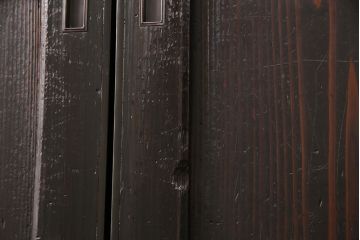 明治期の帯戸をリペア&カスタム!設置場所に合わせてリサイズし、吊り戸仕様に加工。濃い茶色で着色し仕上げ。(引き戸、建具)