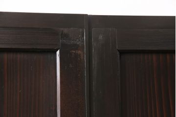 明治期の帯戸をリペア&カスタム!設置場所に合わせてリサイズし、吊り戸仕様に加工。濃い茶色で着色し仕上げ。(引き戸、建具)