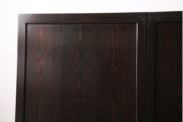 明治期の帯戸をリペア&カスタム!設置場所に合わせてリサイズし、吊り戸仕様に加工。濃い茶色で着色し仕上げ。(引き戸、建具)