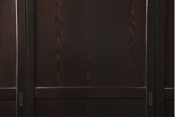 明治期の帯戸をリペア&カスタム!設置場所に合わせてリサイズし、吊り戸仕様に加工。濃い茶色で着色し仕上げ。(引き戸、建具)