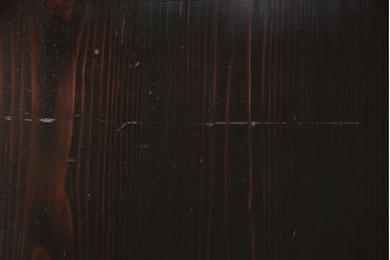 明治期の帯戸をリペア&カスタム!設置場所に合わせてリサイズし、吊り戸仕様に加工。濃い茶色で着色し仕上げ。(引き戸、建具)