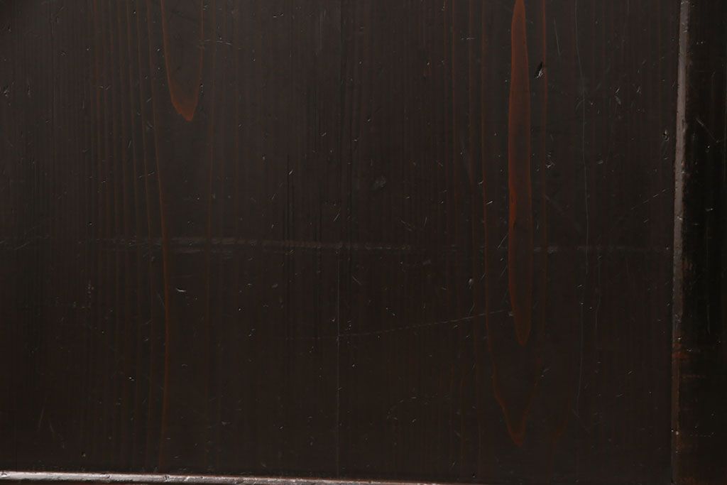 明治期の帯戸をリペア&カスタム!設置場所に合わせてリサイズし、吊り戸仕様に加工。濃い茶色で着色し仕上げ。(引き戸、建具)