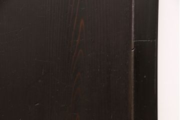 明治期の帯戸をリペア&カスタム!設置場所に合わせてリサイズし、吊り戸仕様に加工。濃い茶色で着色し仕上げ。(引き戸、建具)