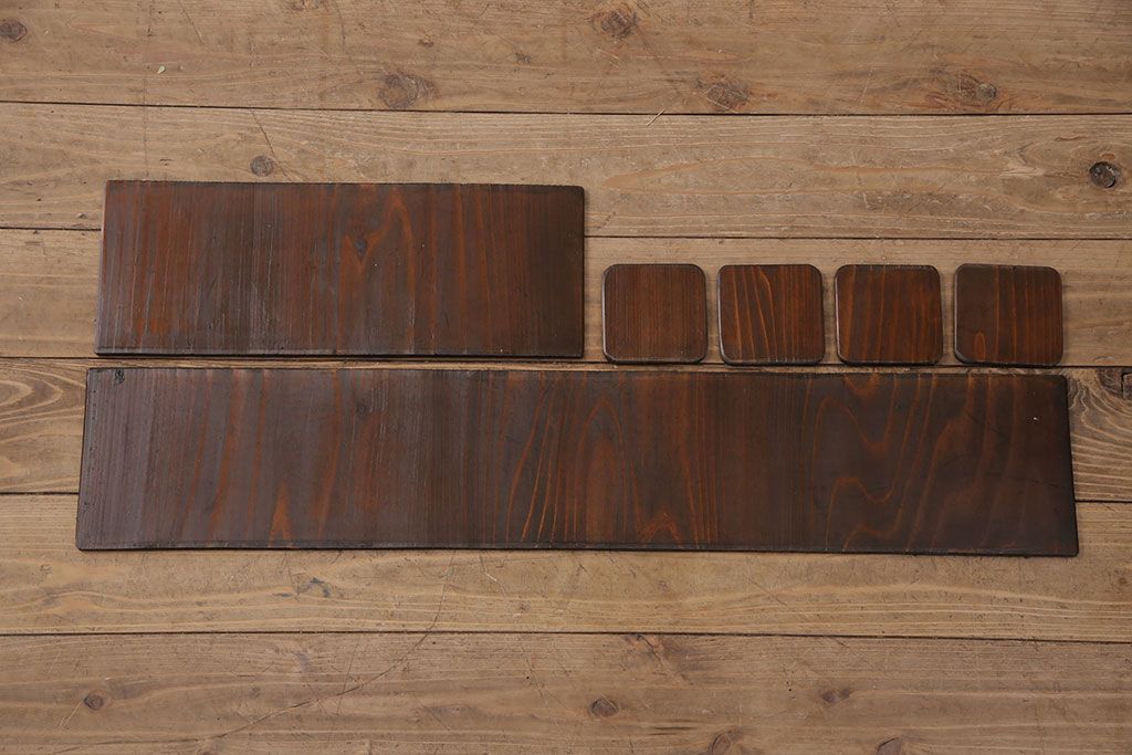 明治期の帯戸をリペア&カスタム!設置場所に合わせてリサイズし、吊り戸仕様に加工。濃い茶色で着色し仕上げ。(引き戸、建具)