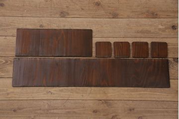 明治期の帯戸をリペア&カスタム!設置場所に合わせてリサイズし、吊り戸仕様に加工。濃い茶色で着色し仕上げ。(引き戸、建具)