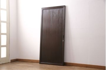 明治期の板戸をリペア&カスタム!戸車、引き手、トイレ表示用錠を取り付け。当店商品を参考に着色し仕上げ。(引き戸、建具)