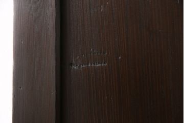 明治期の板戸をリペア&カスタム!戸車、引き手、トイレ表示用錠を取り付け。当店商品を参考に着色し仕上げ。(引き戸、建具)