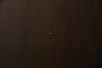 明治期の板戸をリペア&カスタム!戸車、引き手、トイレ表示用錠を取り付け。当店商品を参考に着色し仕上げ。(引き戸、建具)