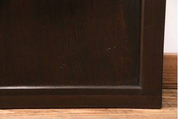 明治期の板戸をリペア&カスタム!戸車、引き手、トイレ表示用錠を取り付け。当店商品を参考に着色し仕上げ。(引き戸、建具)