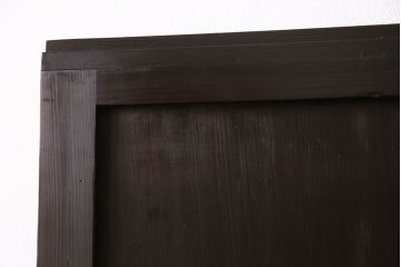 明治期の板戸をリペア&カスタム!戸車、引き手、トイレ表示用錠を取り付け。当店商品を参考に着色し仕上げ。(引き戸、建具)